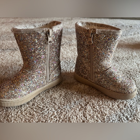 Used Cat & Jack Toddler Girls Holland Zipper Shearling Style Gold Boots size 7 - Picture 2 of 9